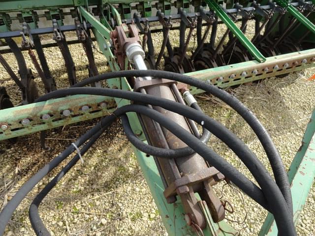 Image of John Deere 8000 equipment image 4