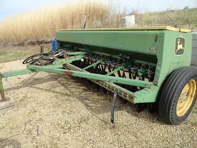 Image of John Deere 8000 equipment image 2