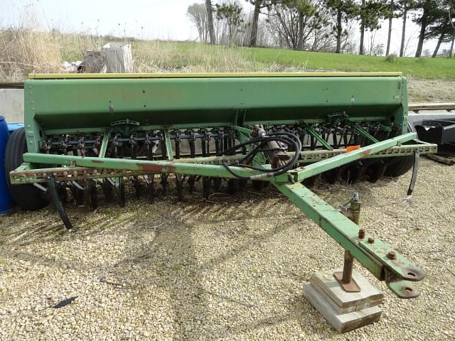 Image of John Deere 8000 equipment image 1