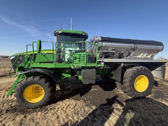Image of John Deere 800R equipment image 1