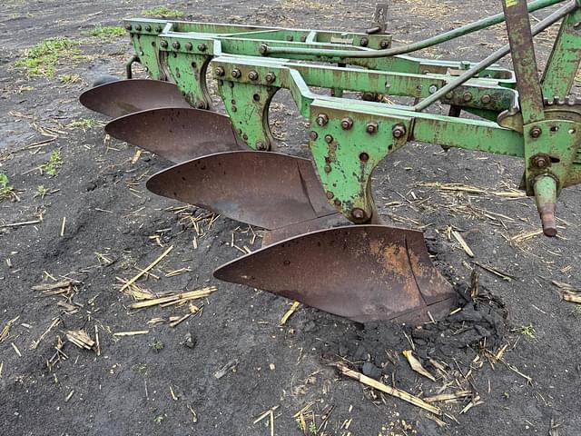 Image of John Deere 810 equipment image 4