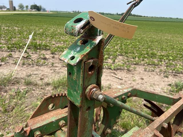 Image of John Deere 810 equipment image 3