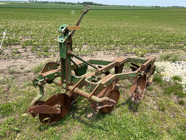 Image of John Deere 810 equipment image 1