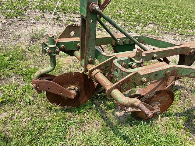 Image of John Deere 810 equipment image 4