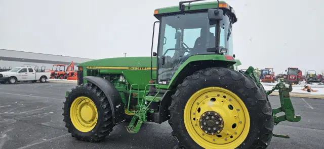 Image of John Deere 8100 equipment image 1