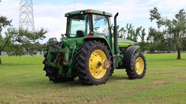 Image of John Deere 8100 equipment image 4