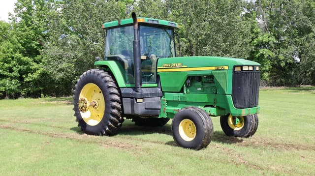 Image of John Deere 8100 equipment image 1