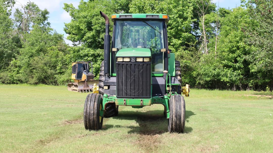 Image of John Deere 8100 Primary image