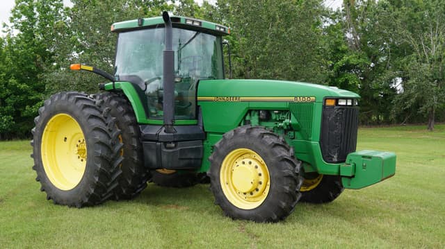 Image of John Deere 8100 equipment image 1