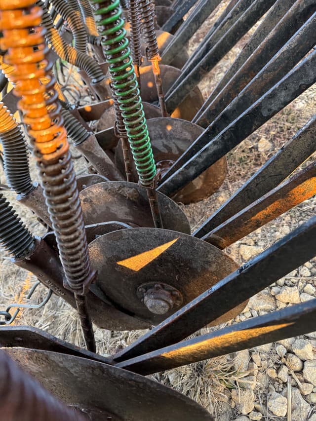 Image of John Deere 8100 equipment image 4