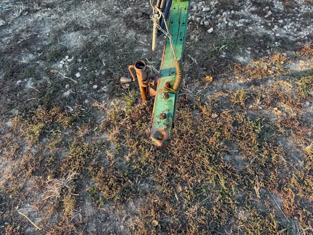 Image of John Deere 8100 equipment image 2