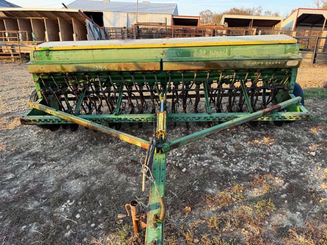 Image of John Deere 8100 equipment image 1