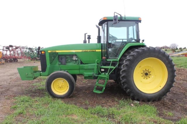 Image of John Deere 8100 equipment image 4