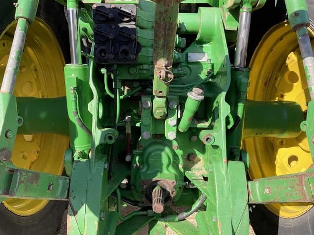 Image of John Deere 8100 equipment image 4