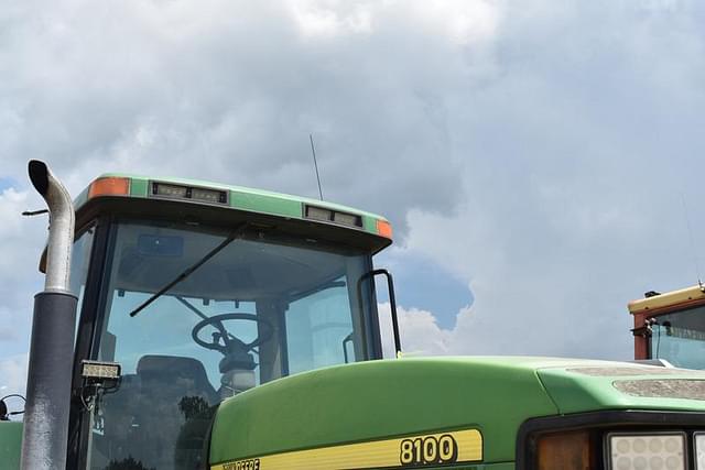 Image of John Deere 8100 equipment image 4