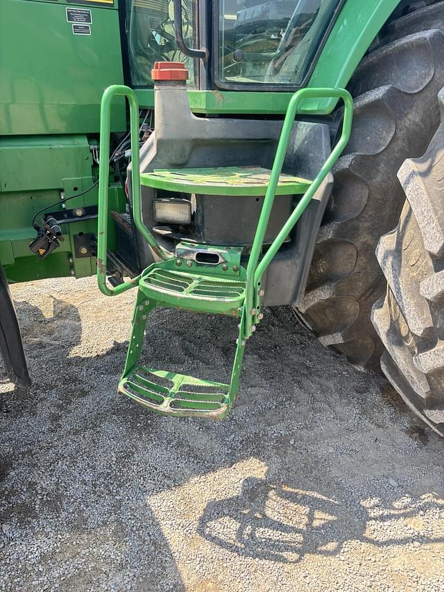 Image of John Deere 8110 equipment image 3