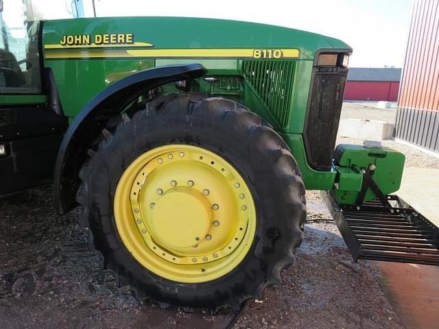 Image of John Deere 8110 equipment image 1