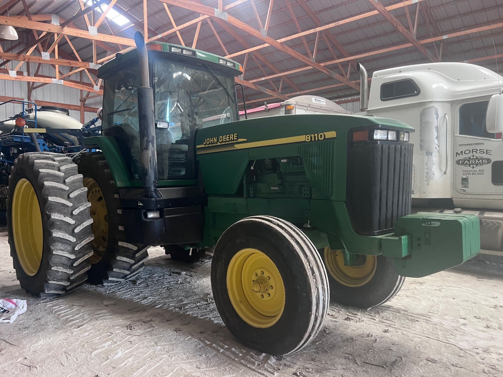 John Deere 8110 Equipment Image0