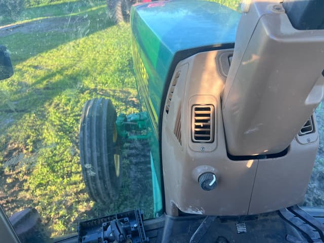 Image of John Deere 8110 equipment image 4
