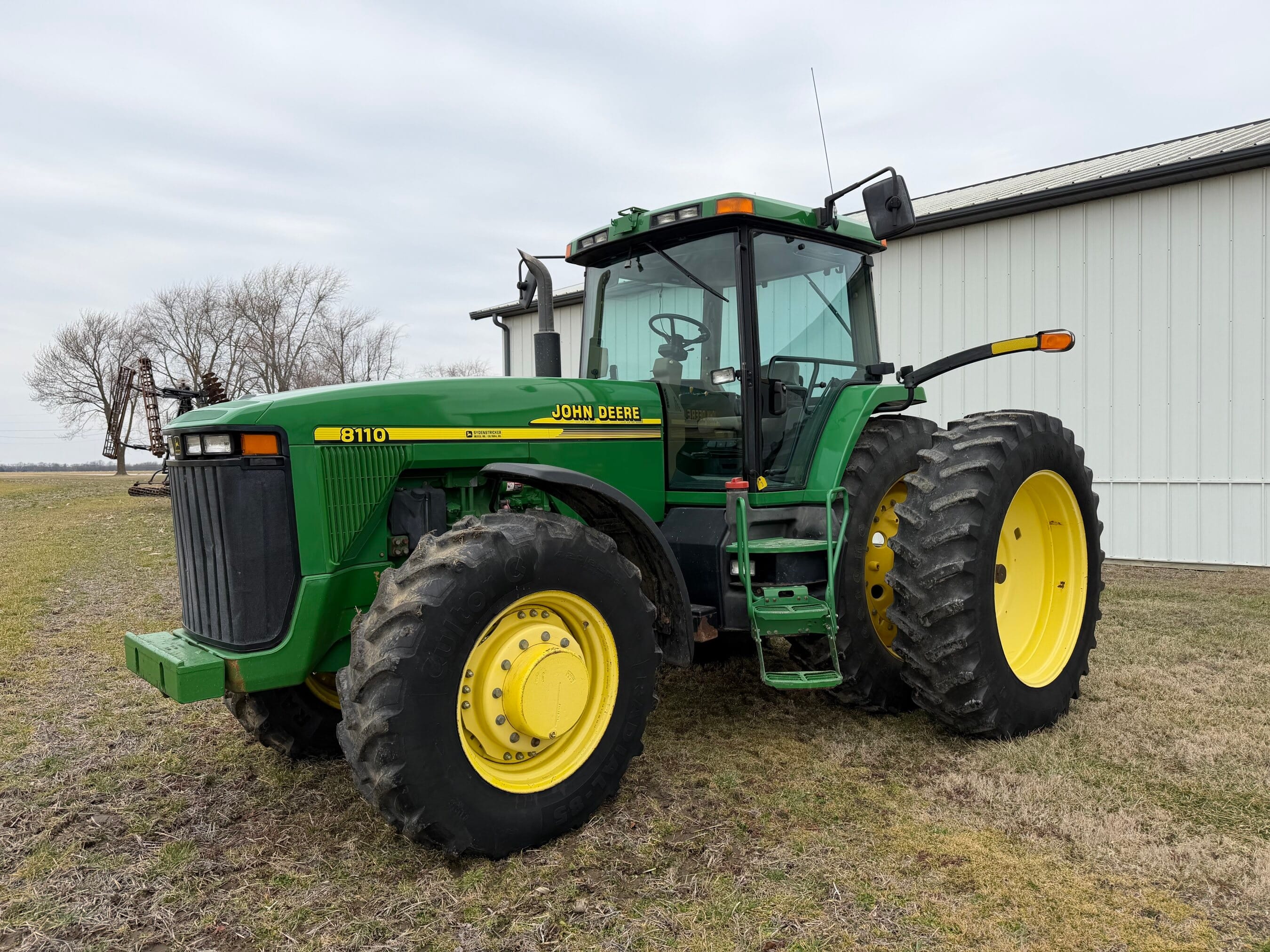 John Deere 8110 Equipment Image0