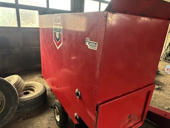 Uebler  812 Equipment Image0