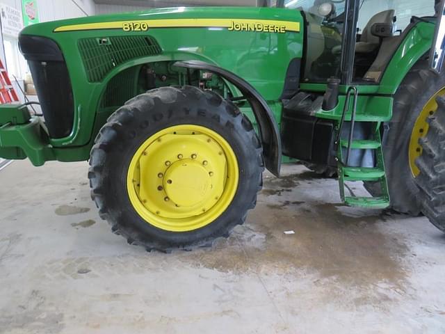 Image of John Deere 8120 equipment image 1