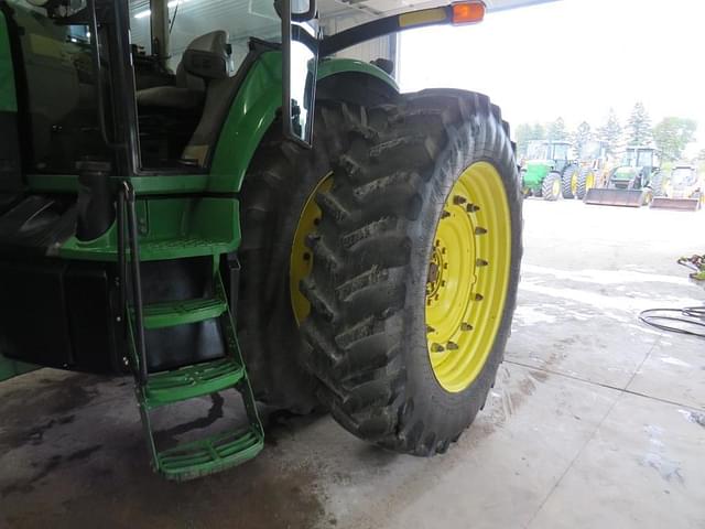 Image of John Deere 8120 equipment image 2