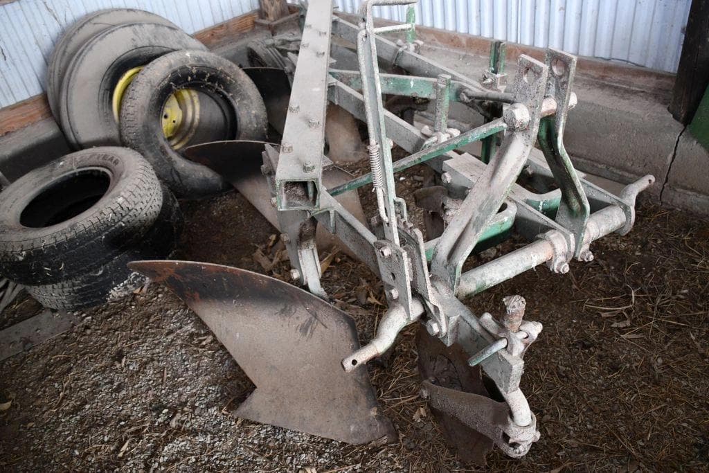 Image of John Deere 813 Image 1