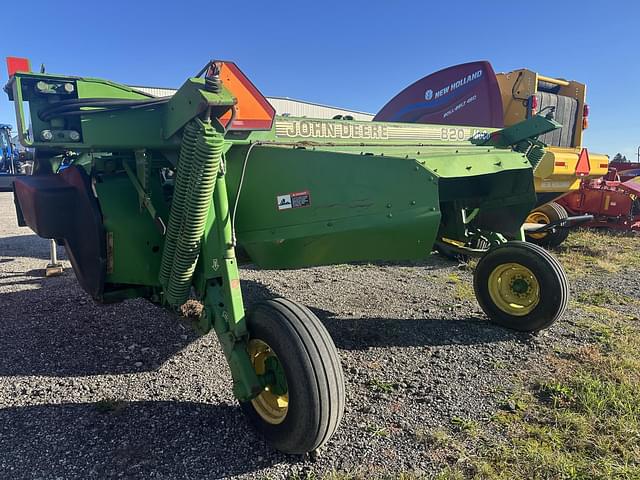 Image of John Deere 820 equipment image 4