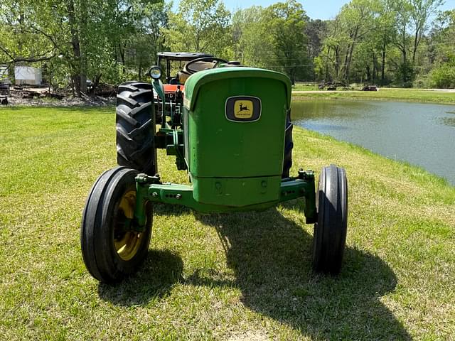 Image of John Deere 820 equipment image 3