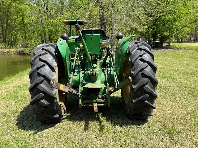 Image of John Deere 820 equipment image 4