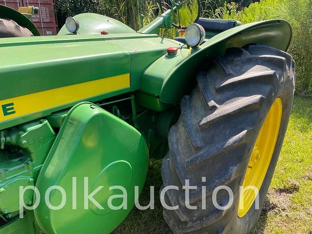 Image of John Deere 820 equipment image 3