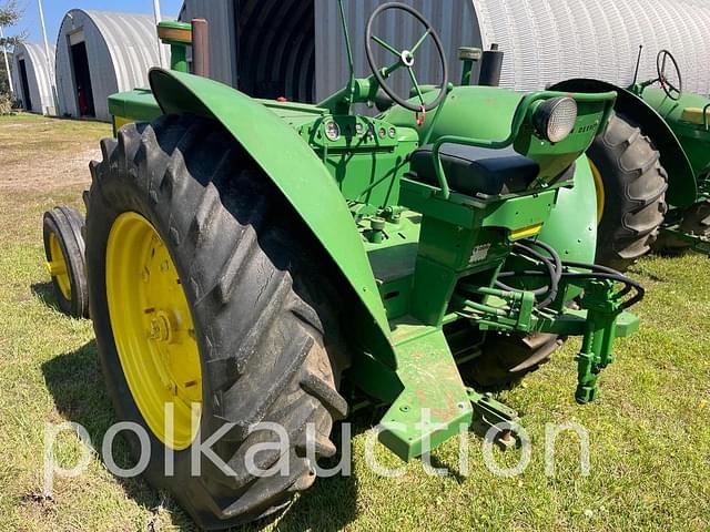 Image of John Deere 820 equipment image 4