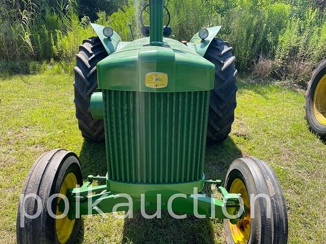 Image of John Deere 820 equipment image 1