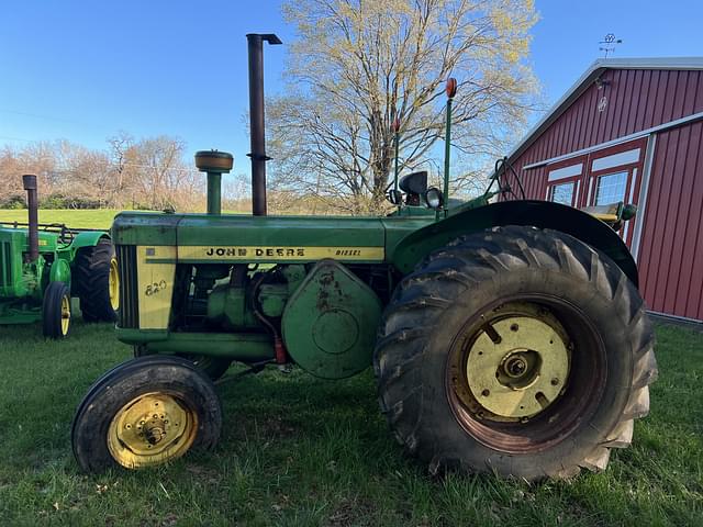 Image of John Deere 820 equipment image 1