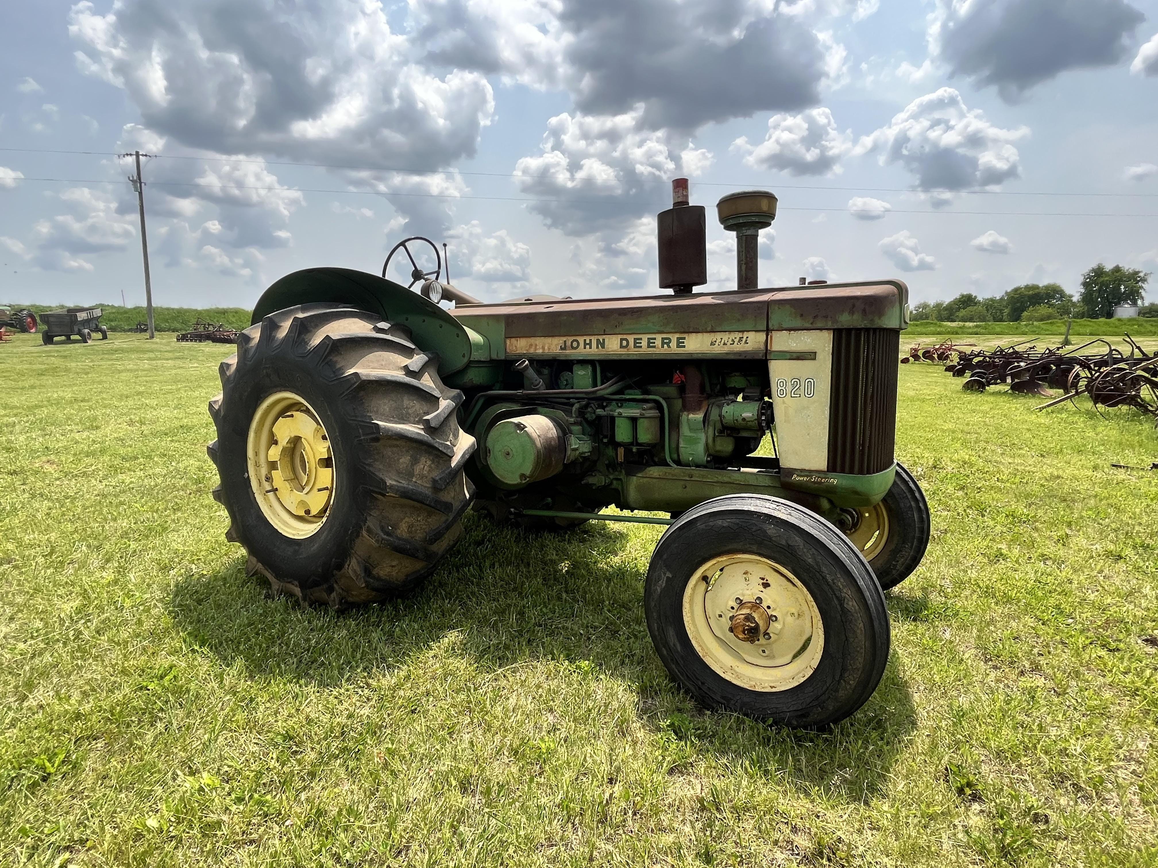 Main image John Deere 820