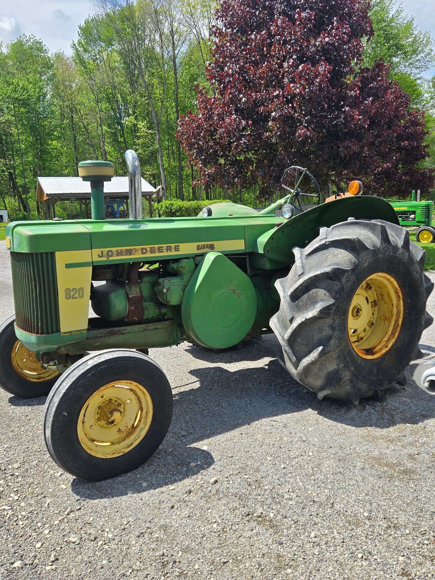 Main image John Deere 820