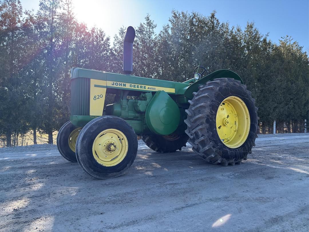 Image of John Deere 820 Primary image
