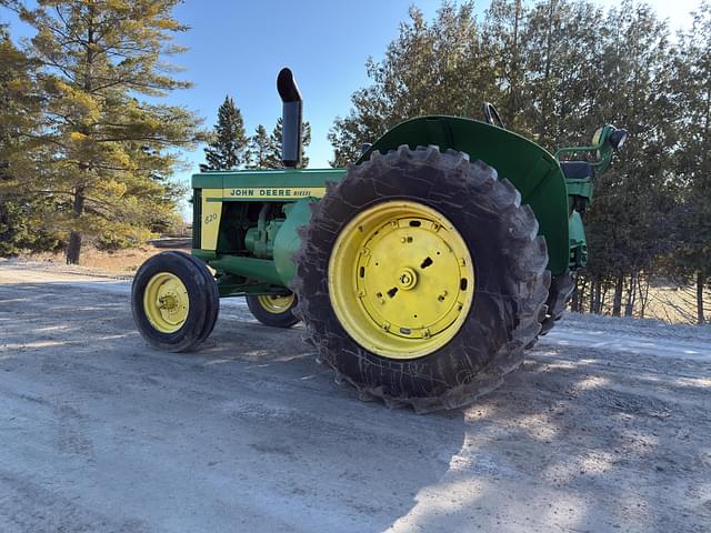 Image of John Deere 820 equipment image 1