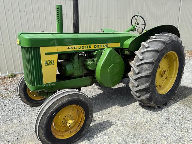 Image of John Deere 820 equipment image 2