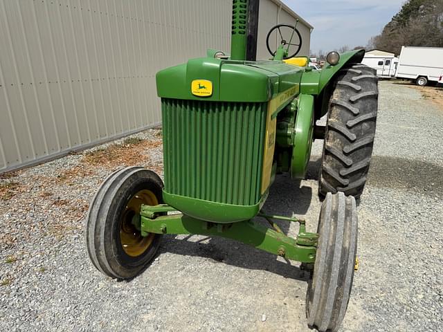 Image of John Deere 820 equipment image 4