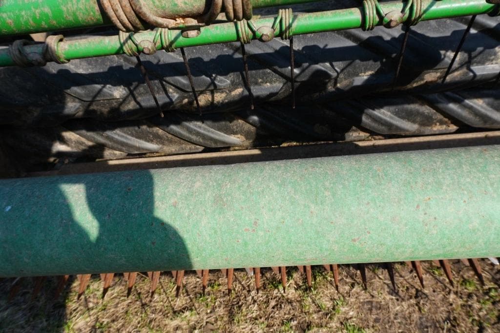 Image of John Deere 820 Image 1