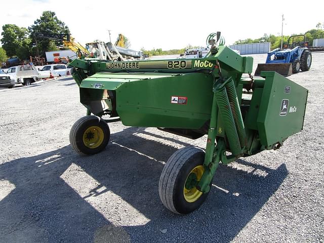 Image of John Deere 820 equipment image 4