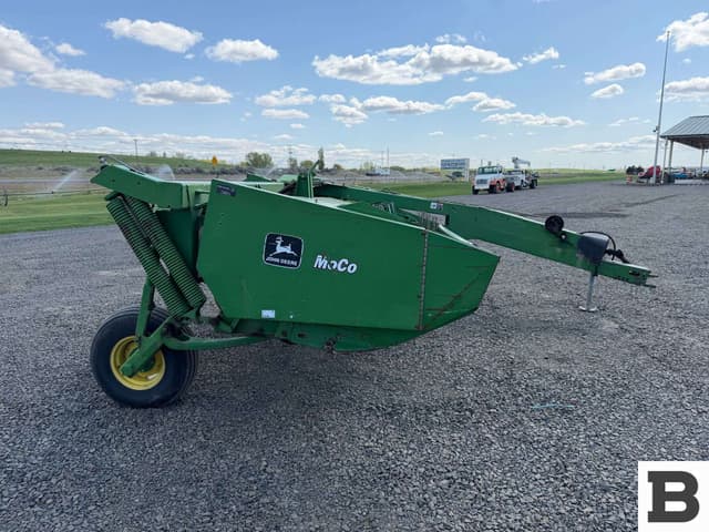 Image of John Deere 820 equipment image 4