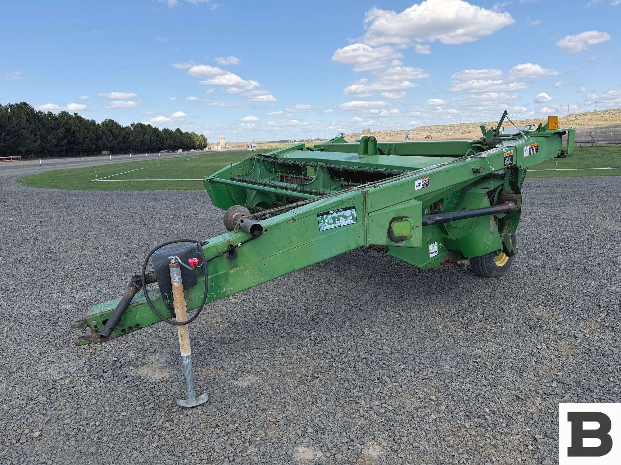 John Deere 820 Equipment Image0
