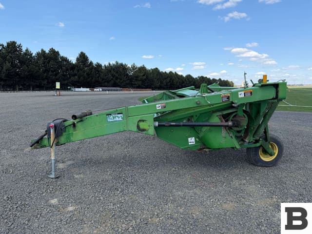 Image of John Deere 820 equipment image 1