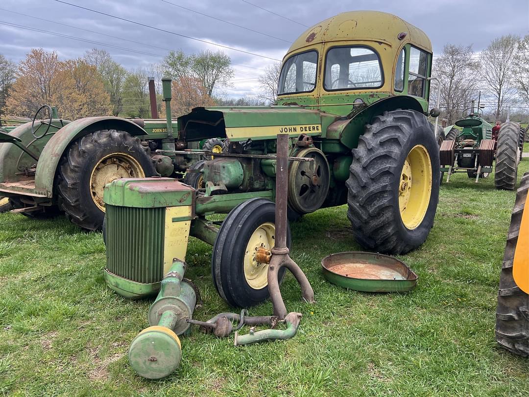 Image of John Deere 820 Primary image