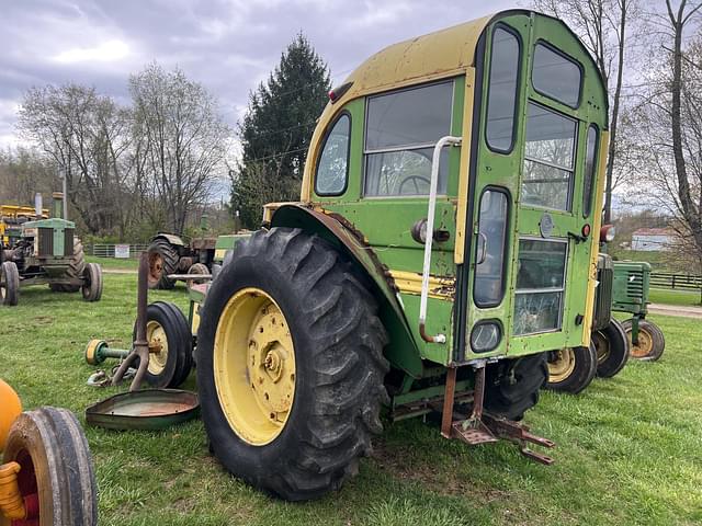 Image of John Deere 820 equipment image 3