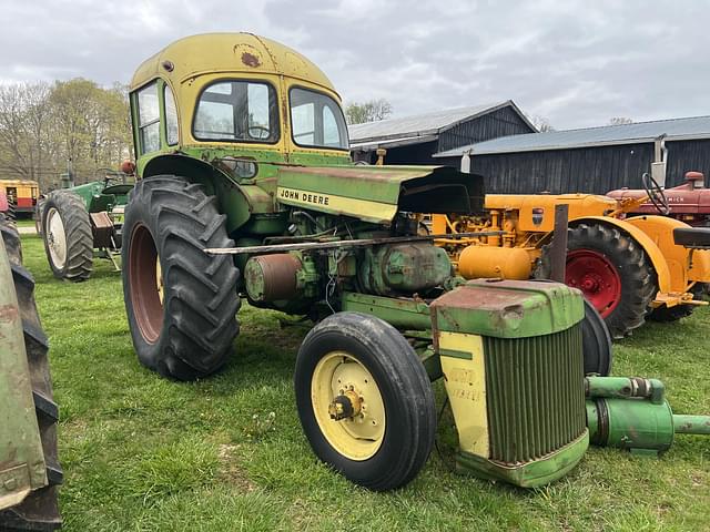Image of John Deere 820 equipment image 2