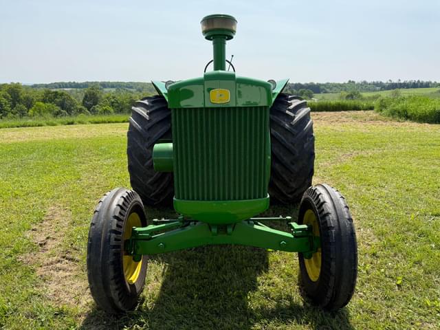 Image of John Deere 820 equipment image 1